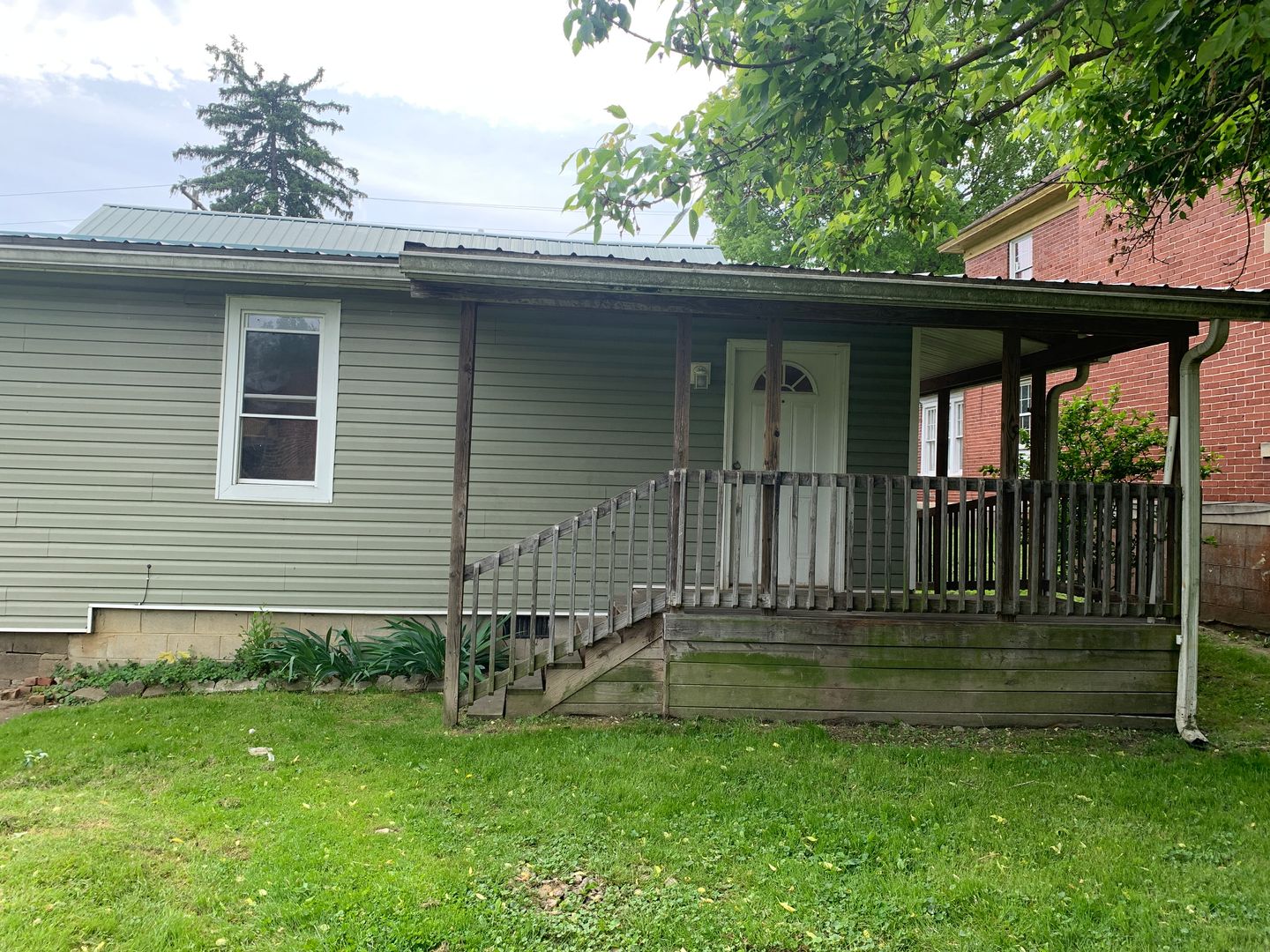 Parkersburg Apartment: 1015 Lynn St