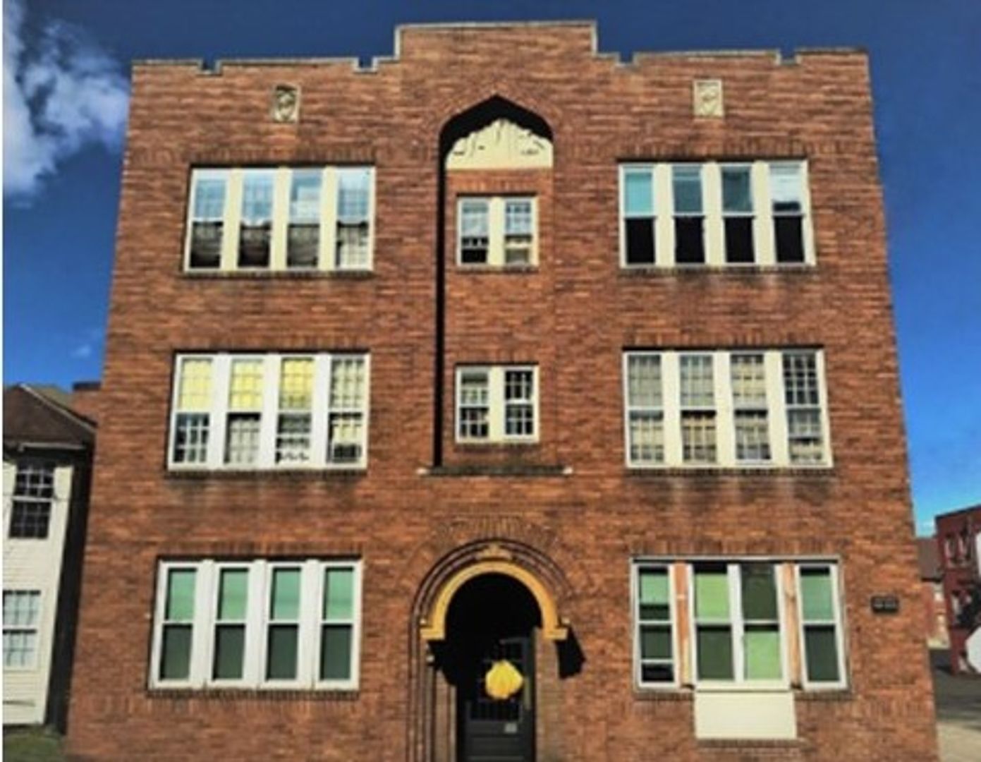 Parkersburg Apartment: 215 11th St