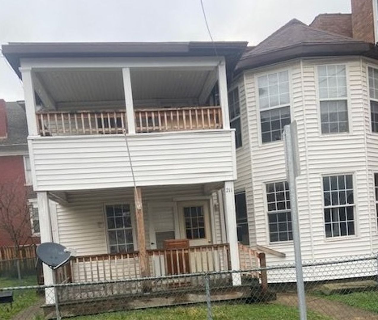 Parkersburg Apartment: 211 11th St