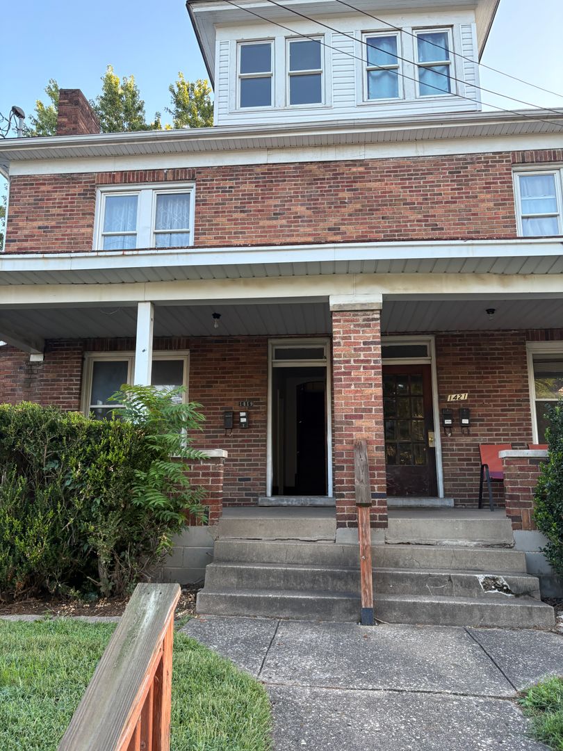Parkersburg Apartment: 1419 19th St