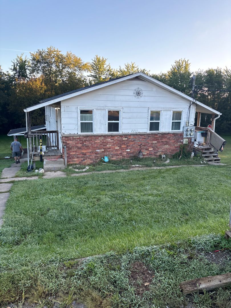 Parkersburg Apartment: 2211 4th Ave