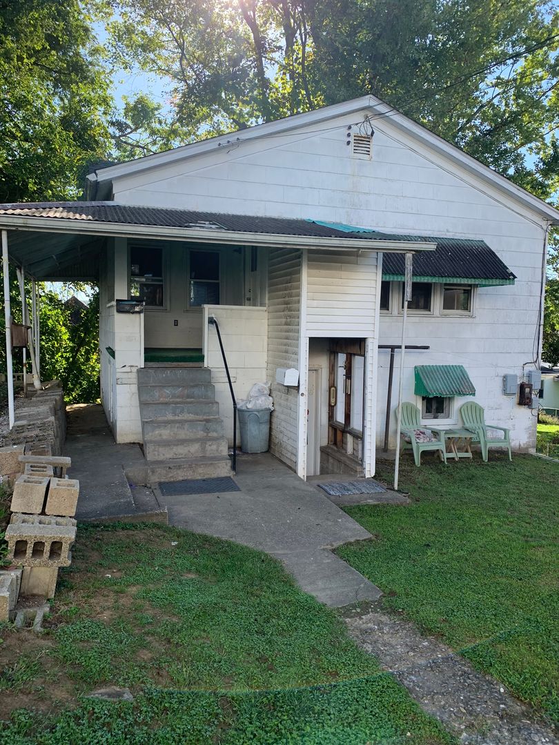 Parkersburg Apartment: 1700 17th St