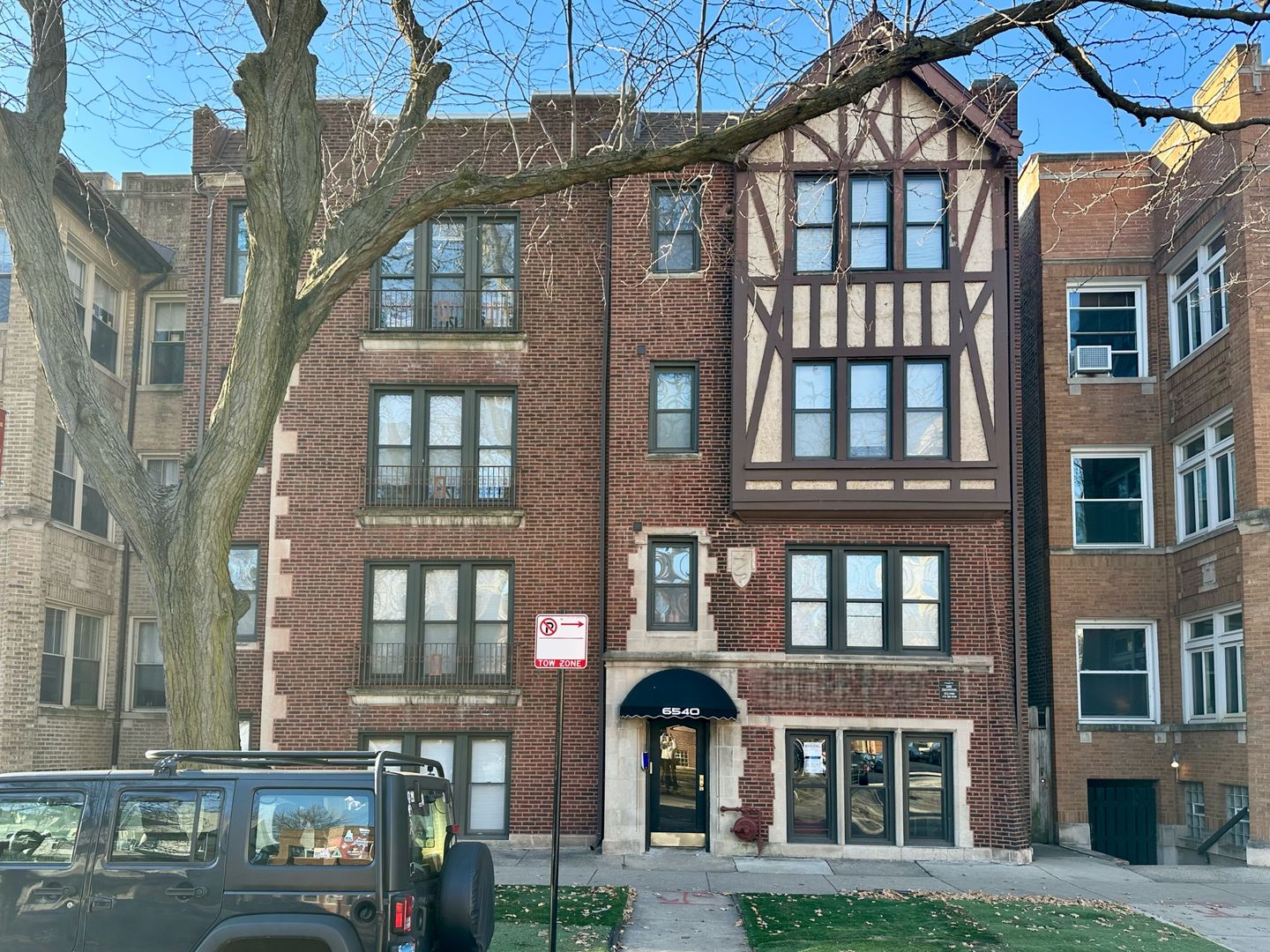 chicago Apartment: 6540 N Glenwood