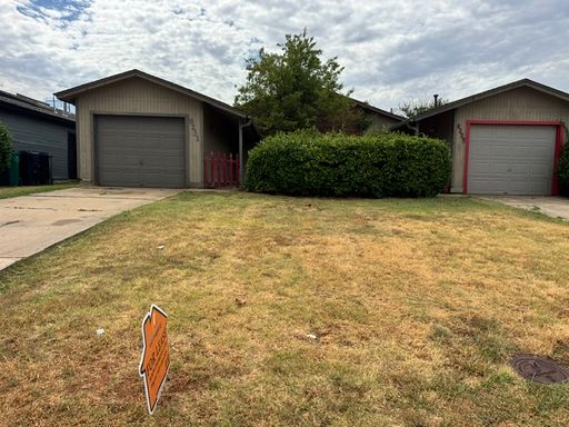 2 bedrooms + a flex space for rent! 1 and 1/2 baths with a 1 car garage duplex for in SW OKC! near S. Western and I-240. – photo 1