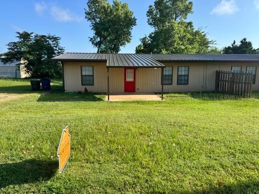 3 bed 2 baths duplex for rent with all new goodness inside! Just got a new roof and it is a great outdoor space in Blanchard Schools!