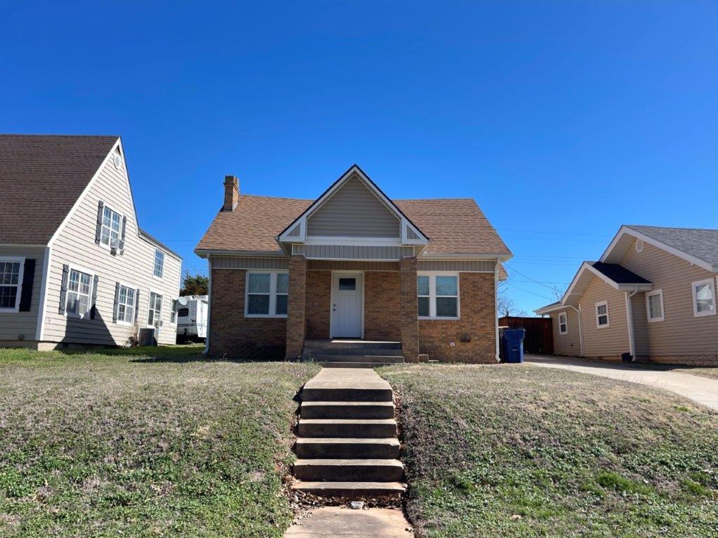 Chickasha House: 1409 S 17th St