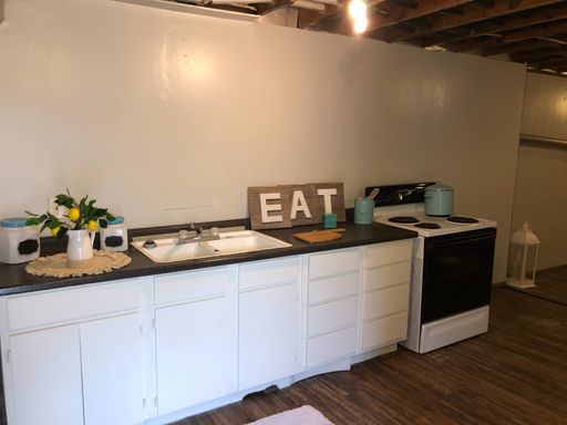 1 bedroom with 1 bath with a single garage, downstairs unit for rent! – photo 1