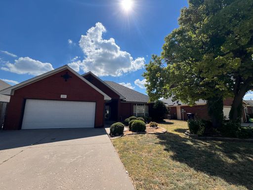 3 bed in Moore Schools, spacious with a great backyard1 – photo 1
