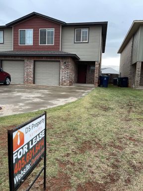 3 bed room, 2.5 baths with a garage and it is a 2 story for rent! Huge fenced yard and Deer Creek schools! – photo 1