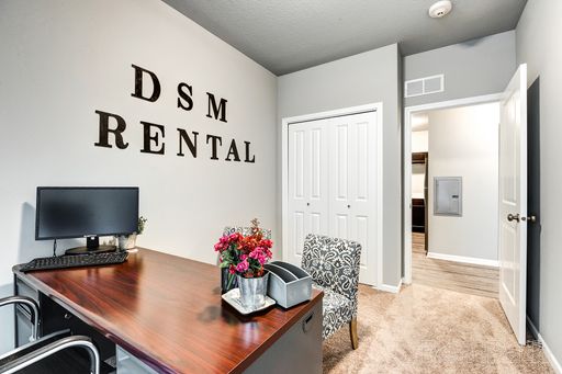 Newer modern and spacious units – photo 1