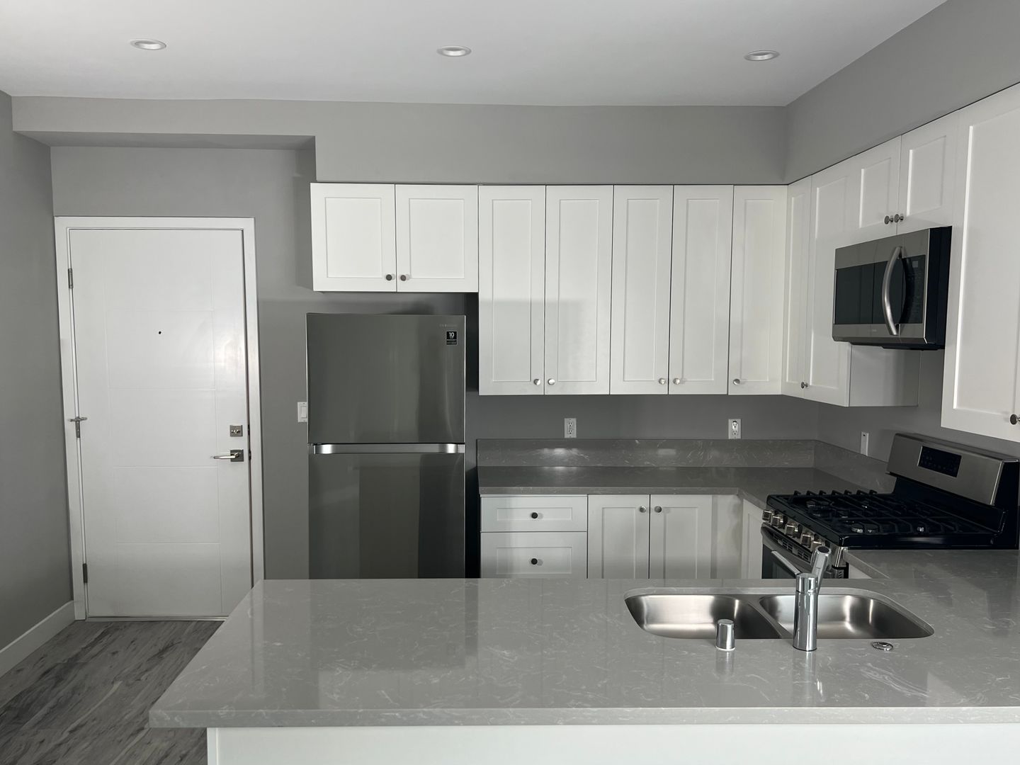 Los Angeles Apartment: 849 N Bunker Hill Ave