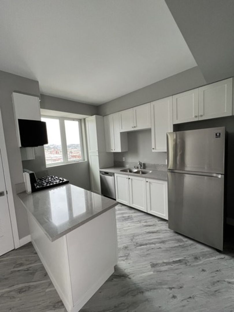 Los Angeles Apartment: 849 N Bunker Hill Ave