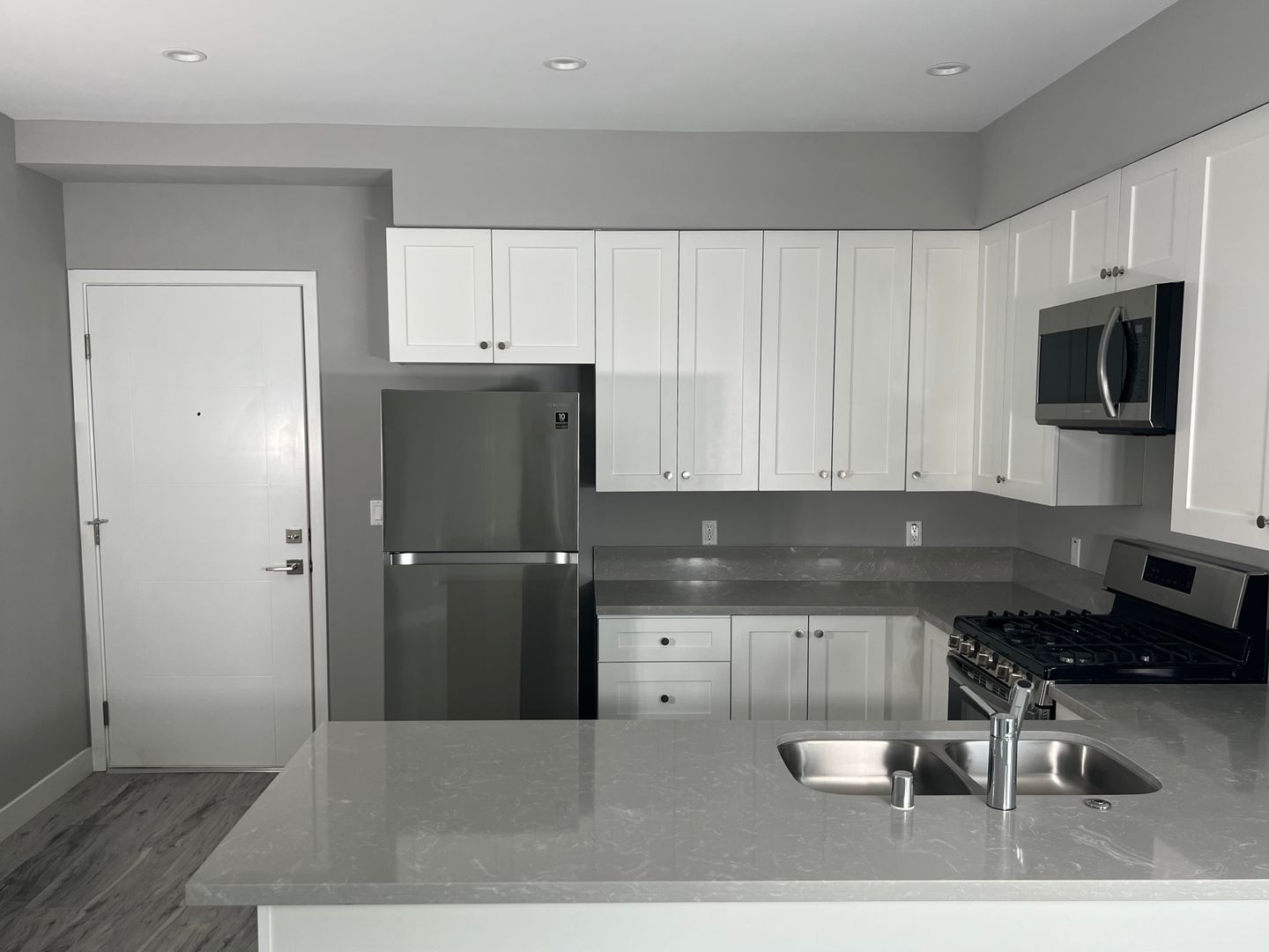 Los Angeles Apartment: 849 N Bunker Hill Ave