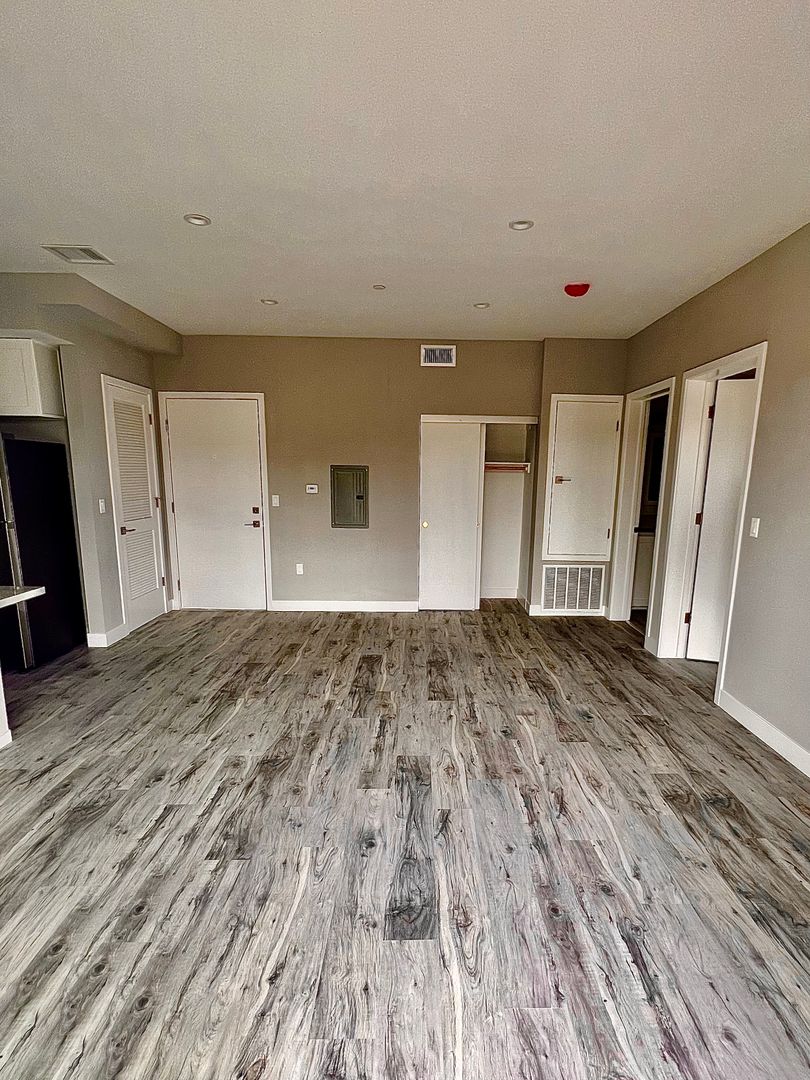 Los Angeles Apartment: 849 N Bunker Hill Ave