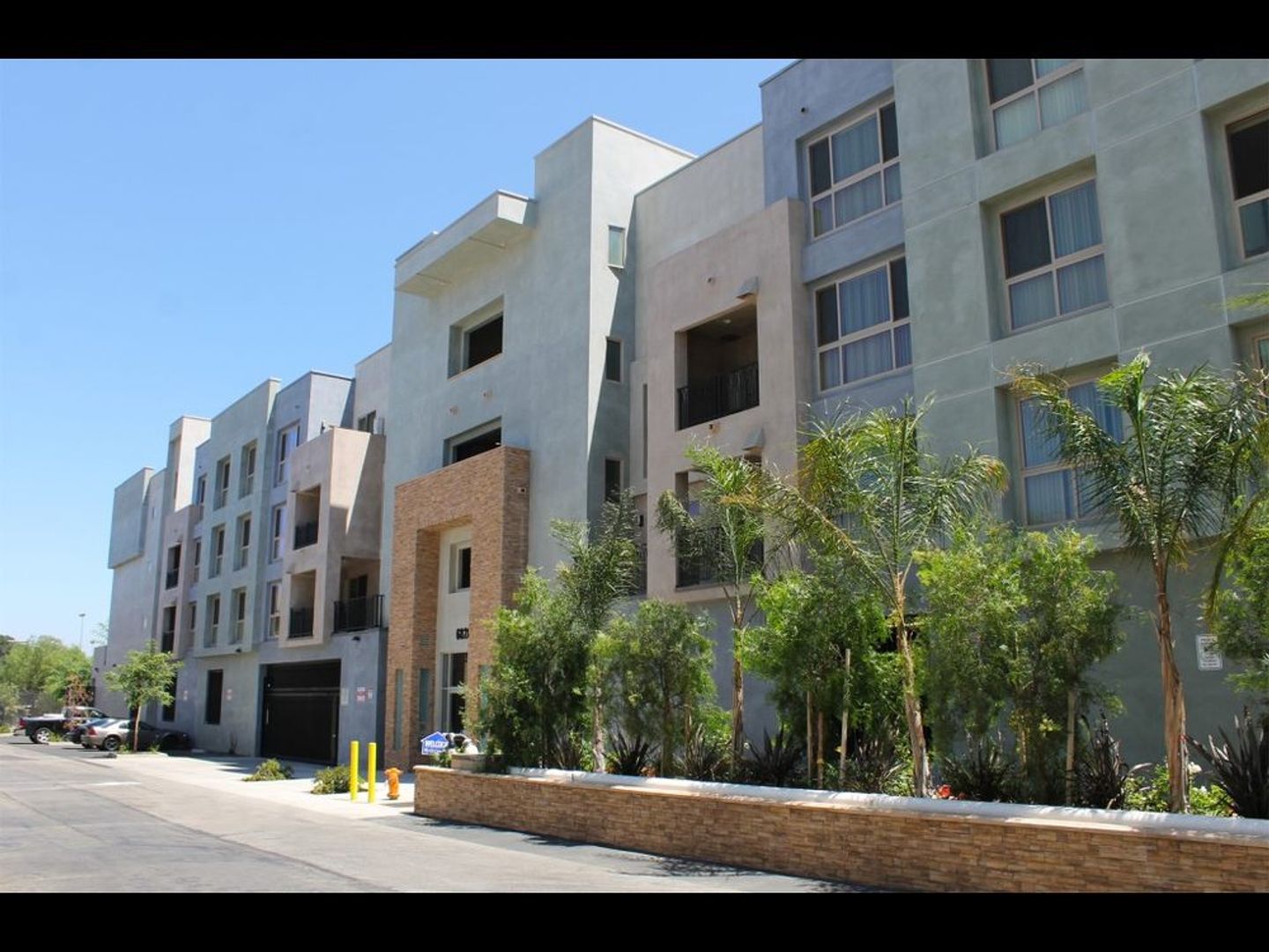 Van Nuys Apartment: 6828 Van Nuys Blvd