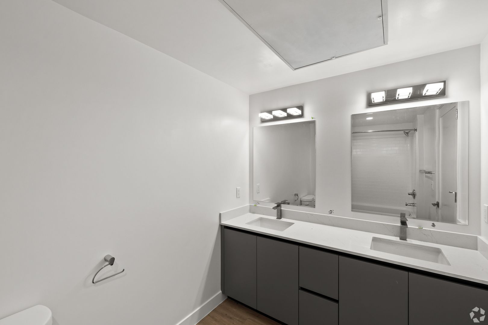 Van Nuys Apartment: 6600 Van Nuys Blvd