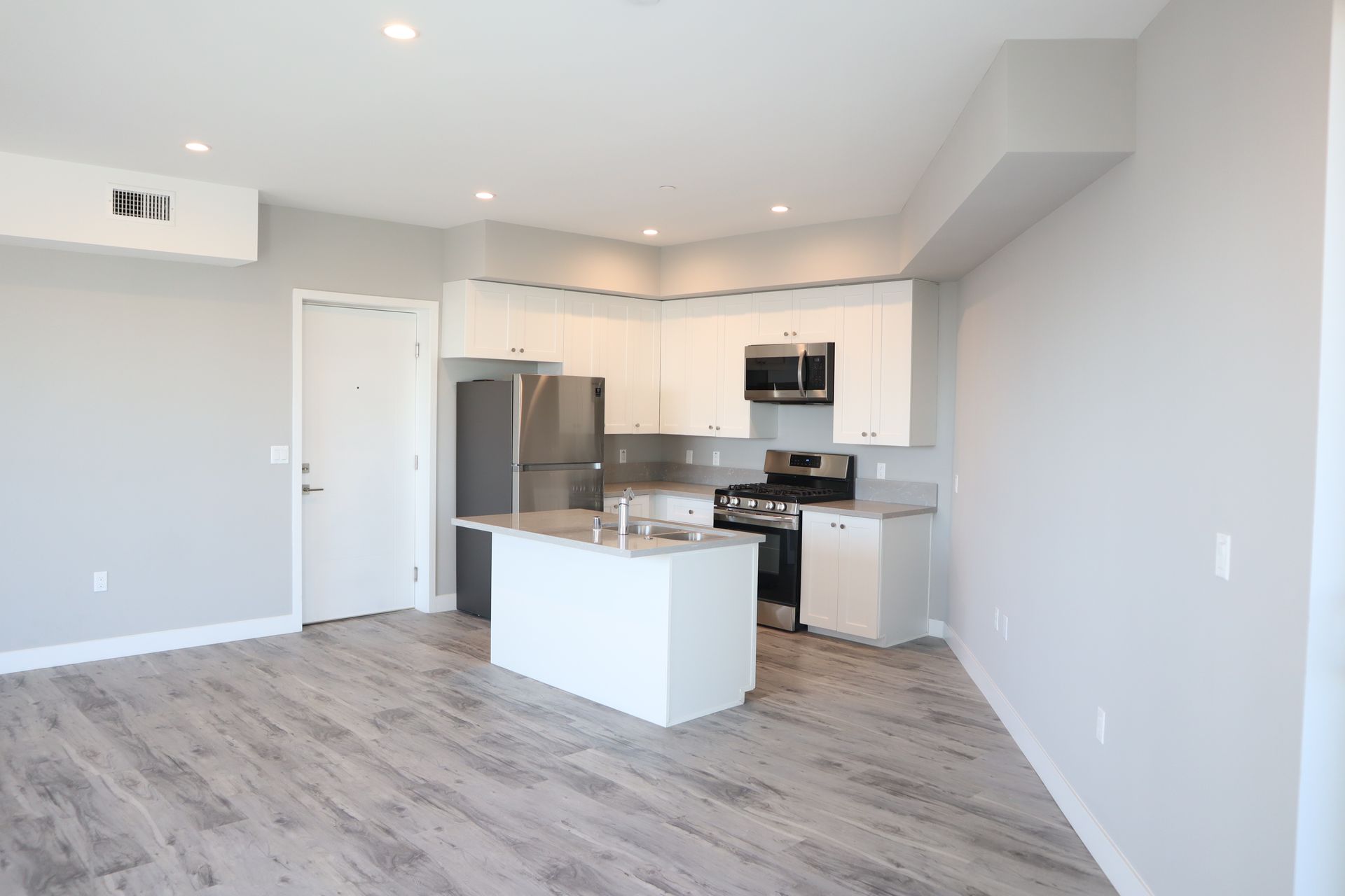 Bunker Heights 8 of 12