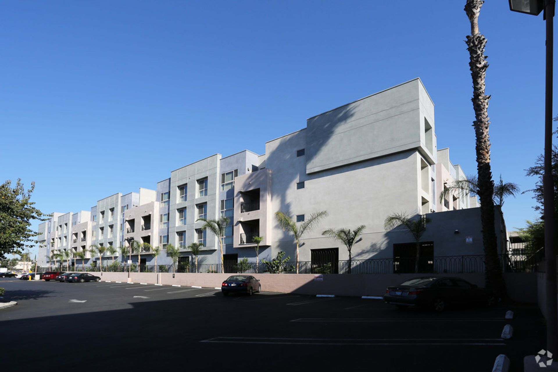 Van Nuys Apartment: 6828 Van Nuys Blvd