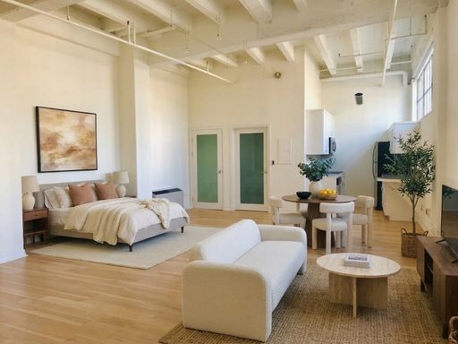 Studio with Great view of Pershing Square – photo 1