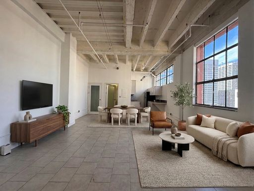 Studio with Great view of Pershing Square – photo 1