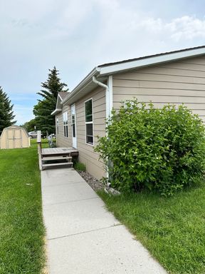 Centrally Located 3 BD 2 BA Modular Home – photo 1