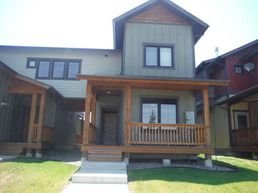 Gorgeous 3 Bedroom Condo- Across Street from Dinosaur Park! – photo 1