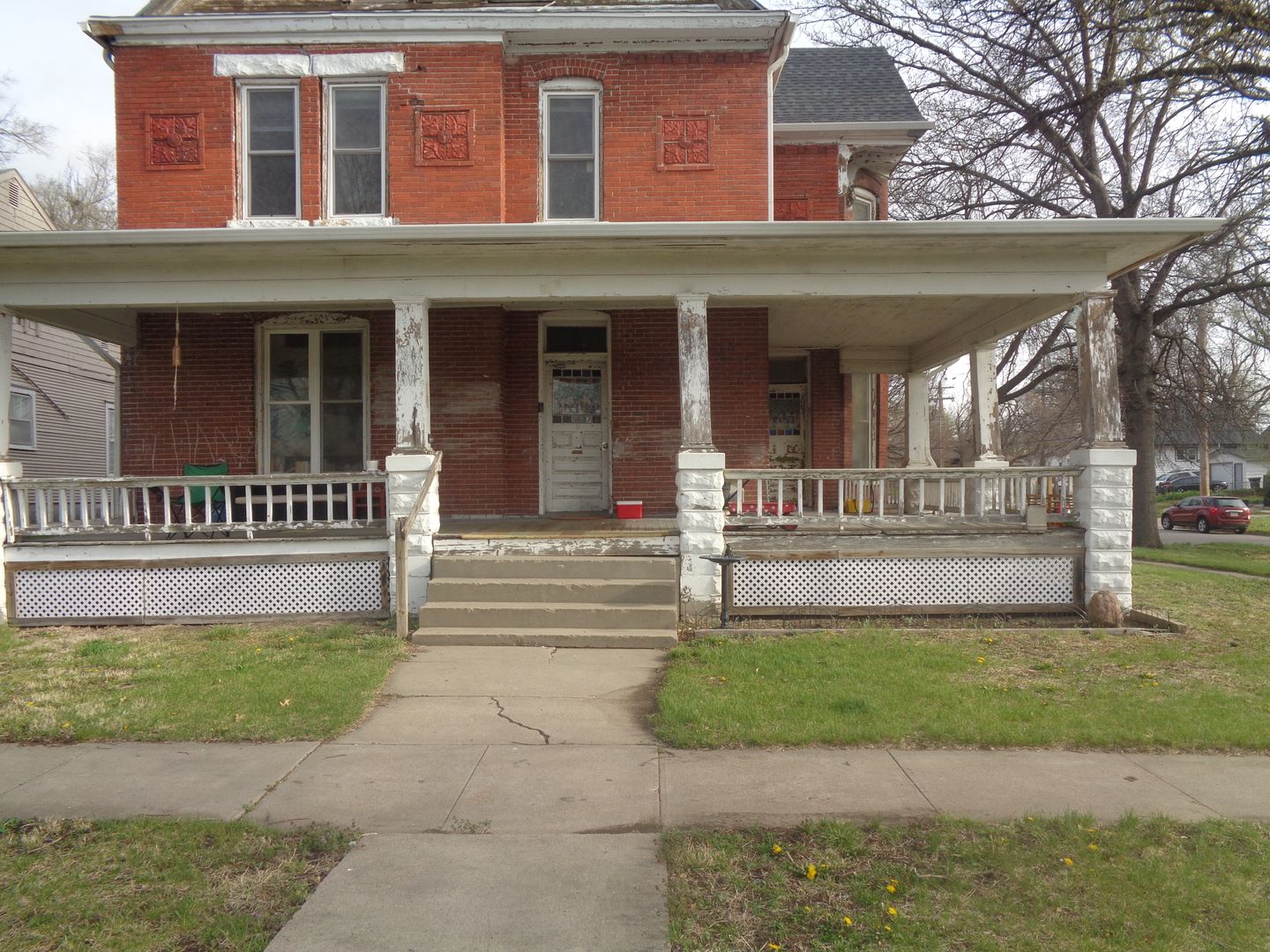 Lincoln Apartment: 746 Rose