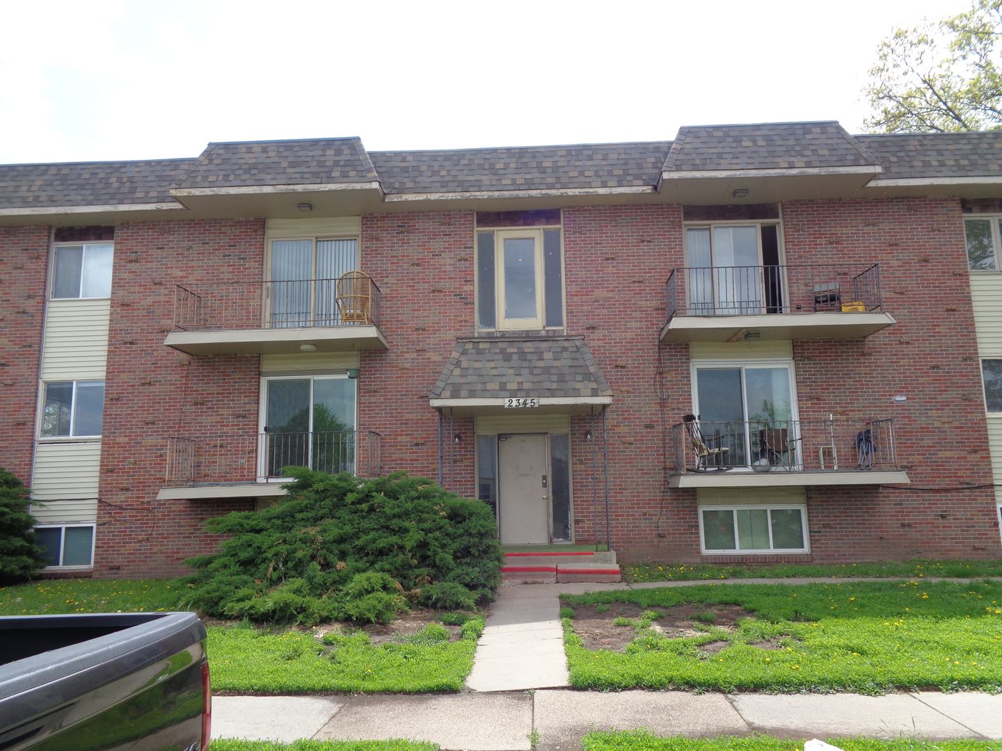 Lincoln Apartment: 2345 Randolph