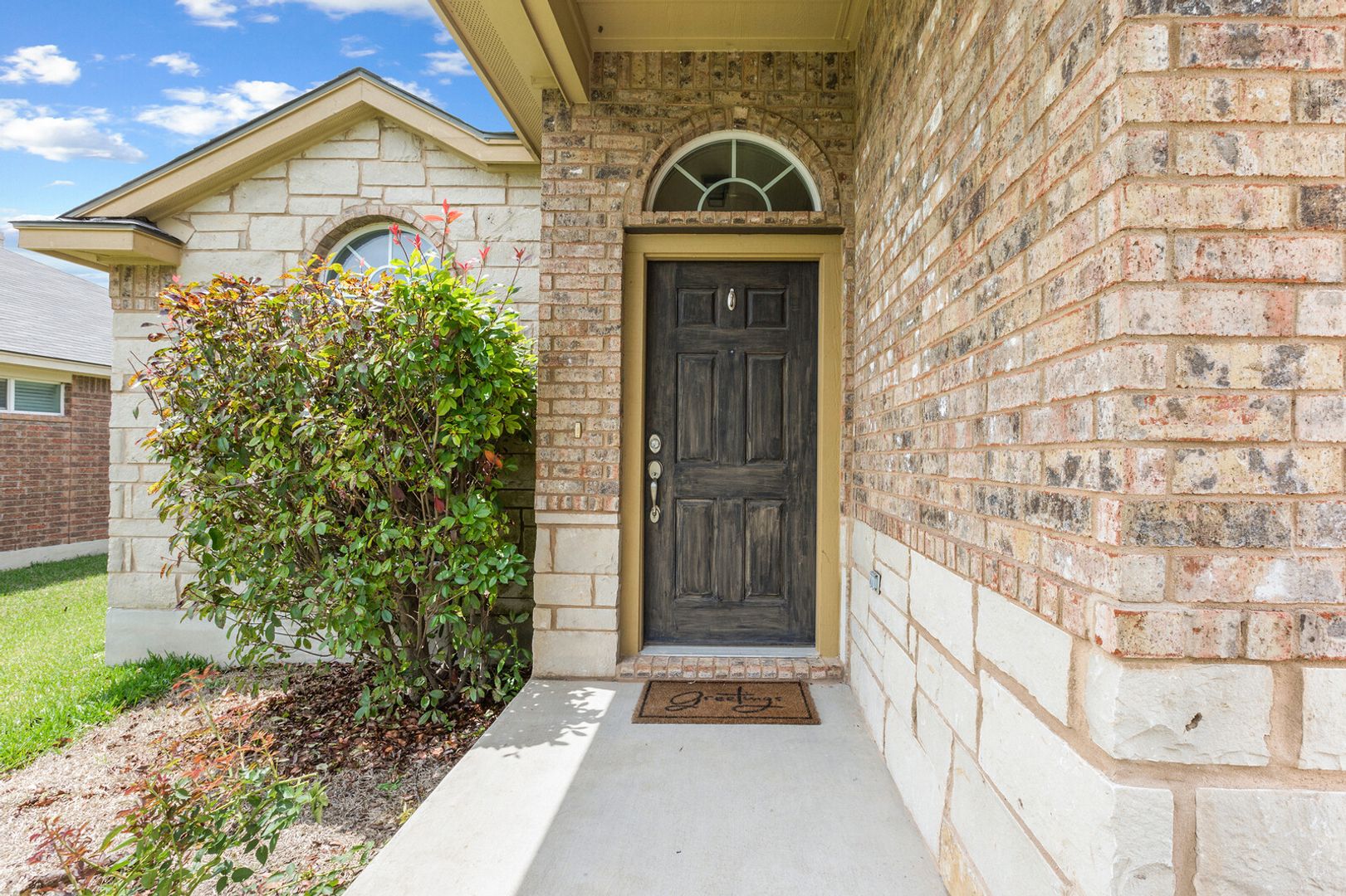 Sendero Lane 3 of 12