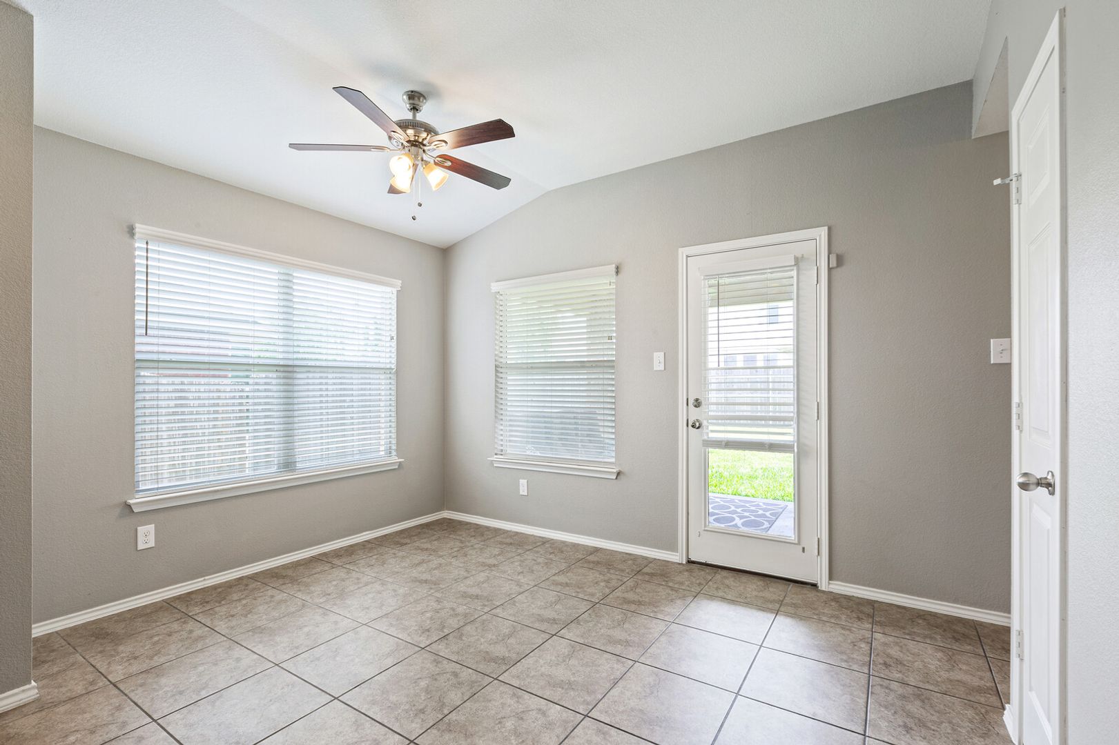 Sendero Lane 9 of 12