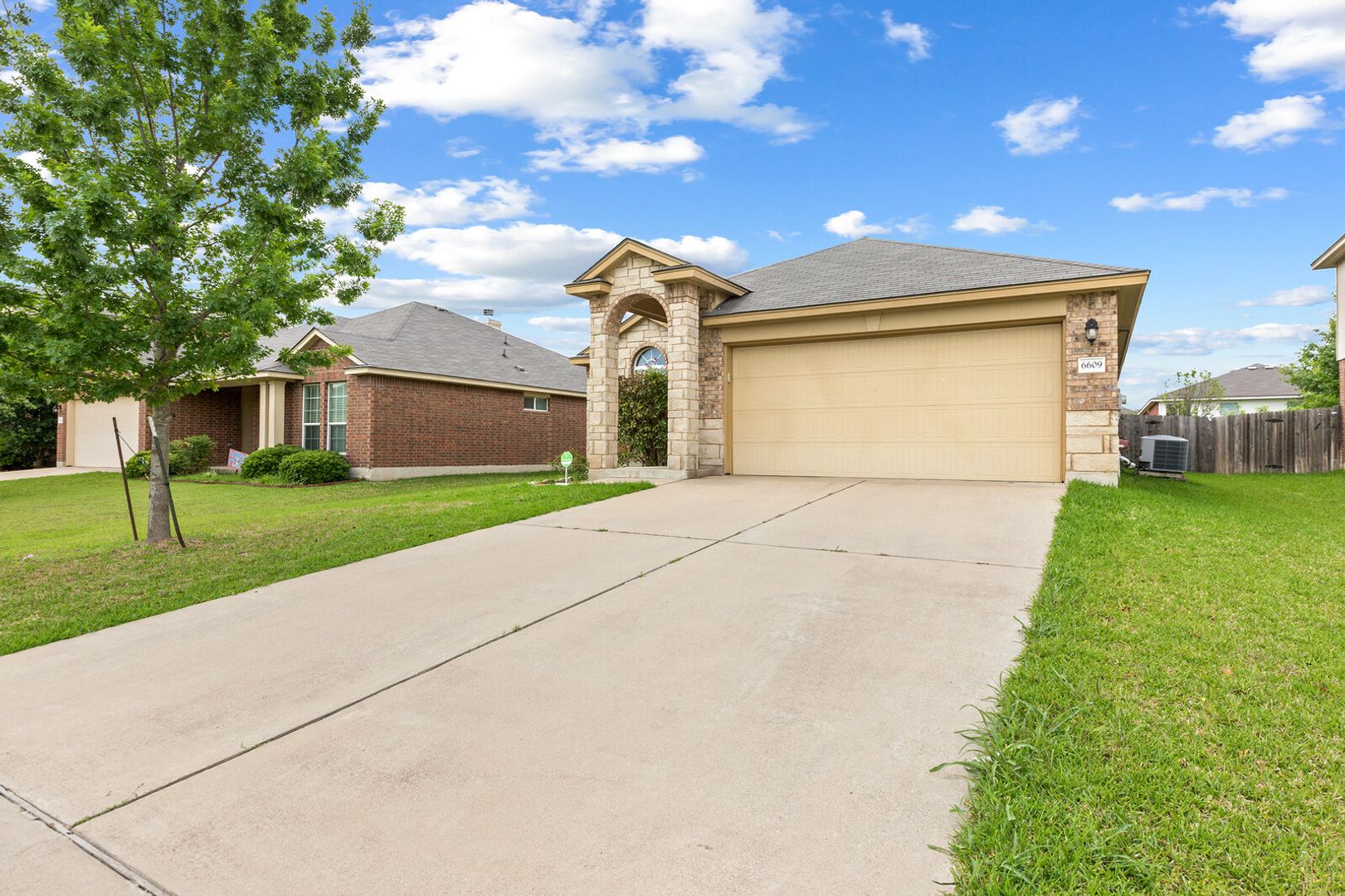 Sendero Lane 2 of 12