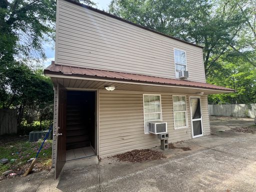 1 bedroom 1 bathroom near Greensboro Avenue