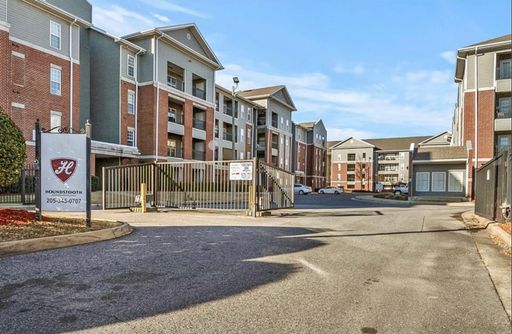 Furnished 3 bed, 3 bath Houndstooth Condo available Fall 27 – photo 1