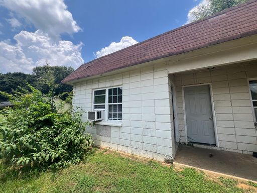 1 Bedroom 1 Bathroom Apt in University Manor