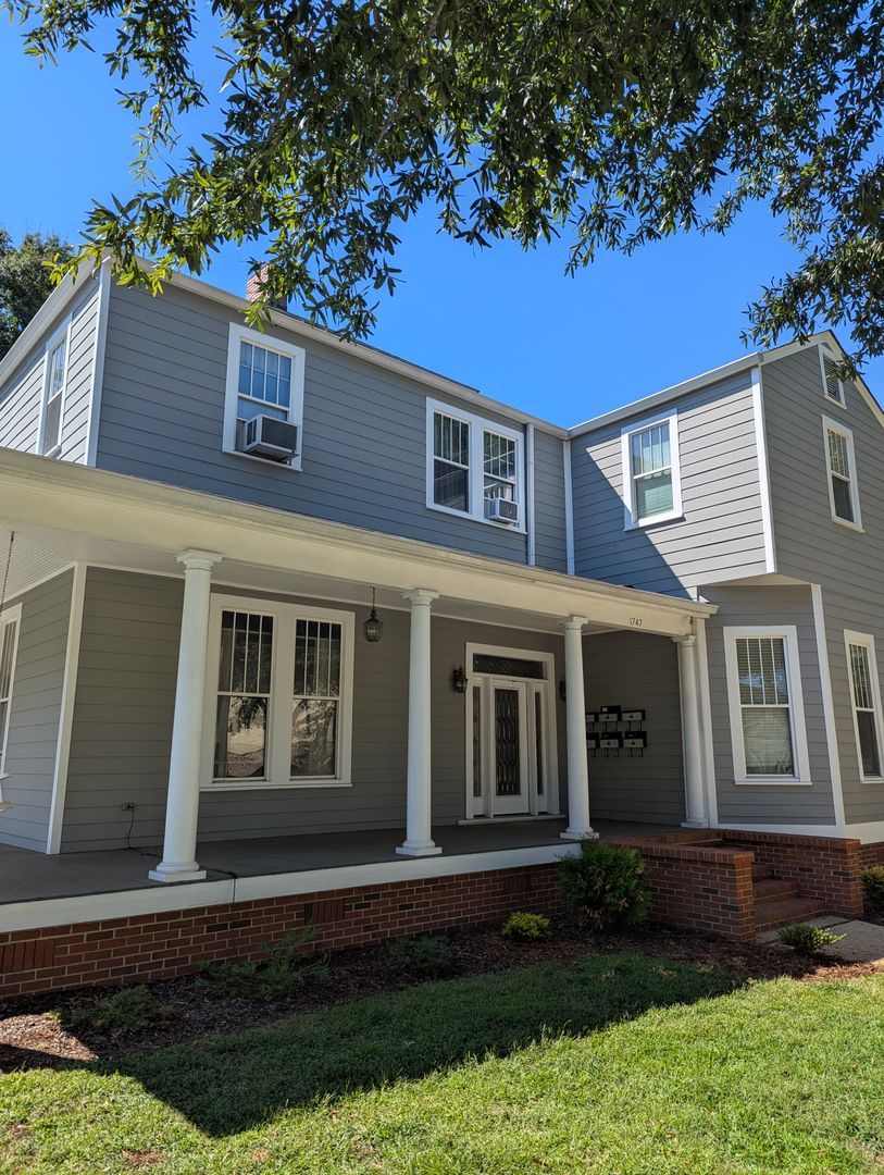 Tuscaloosa Apartment: 1747 Paul W Bryant Drive