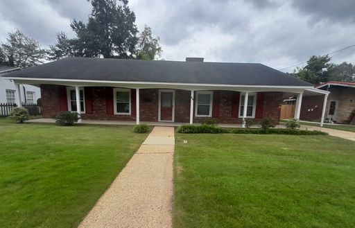 3-bedroom 2 bath home in Parkwood subdivision $1750.00 – photo 1