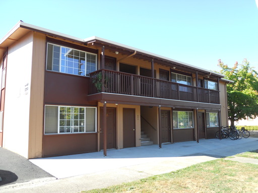 1 Bed Upstairs Apartment Close to Campus & Downtown – photo 1