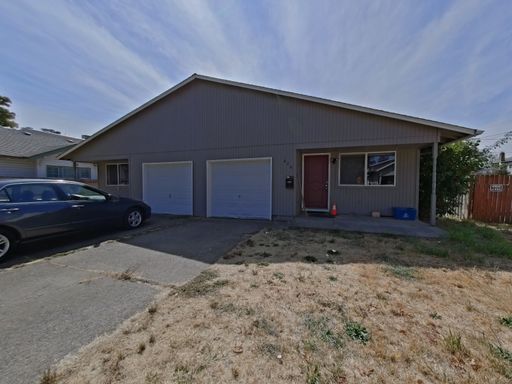 Updated 2-Bedroom Single-Story Duplex with Garage – photo 1