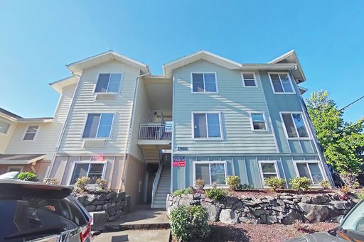 1 Bedroom Upstairs Apartment Close to Campus – photo 1