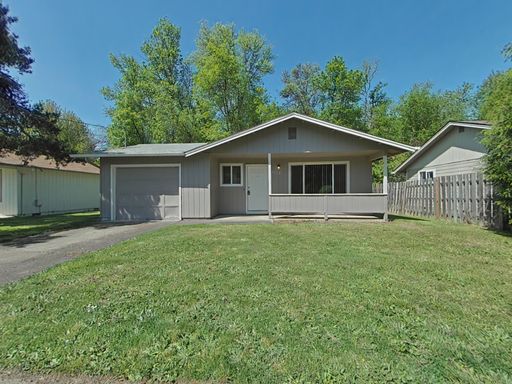 3 Bedroom Single-Story House with Yard, Garage & Patio – photo 1