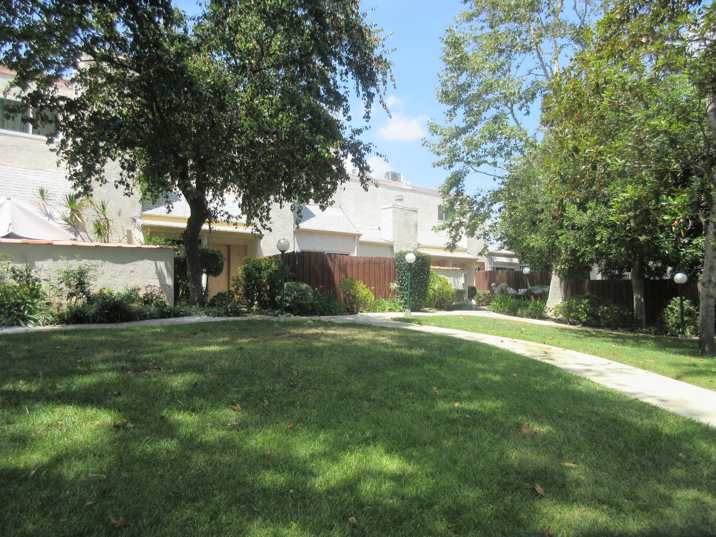 Canoga Park Condo: 8865 Independence Ave