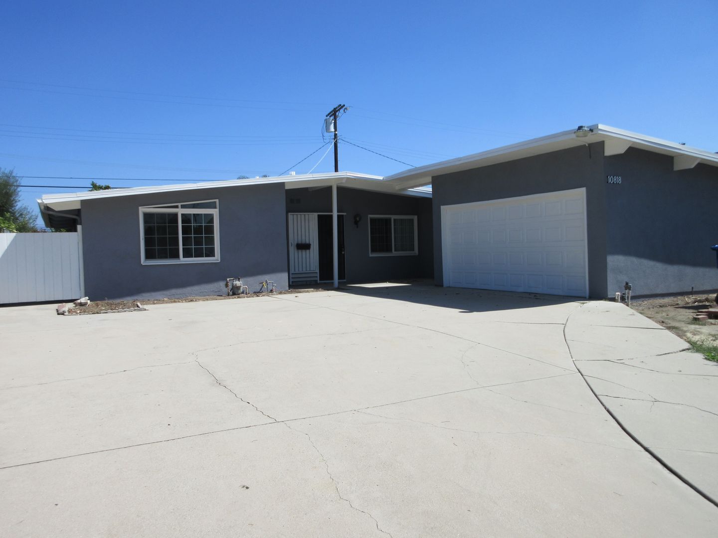 Granada Hills House: 10818 Paso Robles Avenue