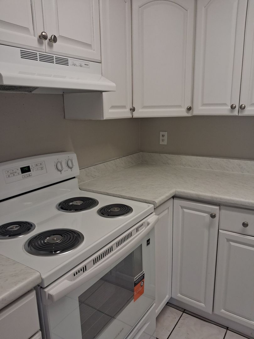 Jacksonville Apartment: 9701 Old Baymeadows Rd