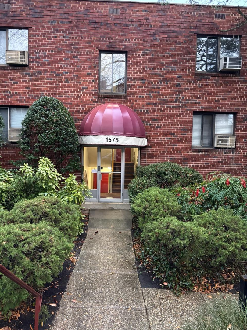 Arlington House: 1575 N Colonial Terr #104-Y