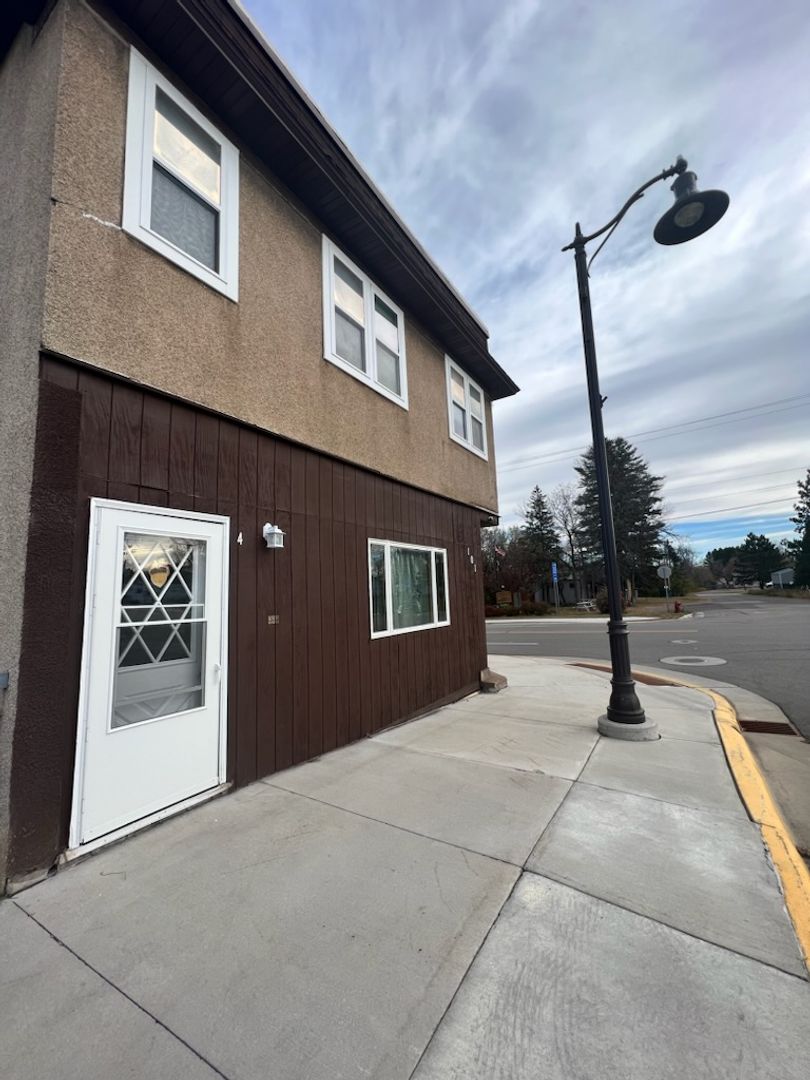 Floodwood Apartment: 101 W 7th Ave