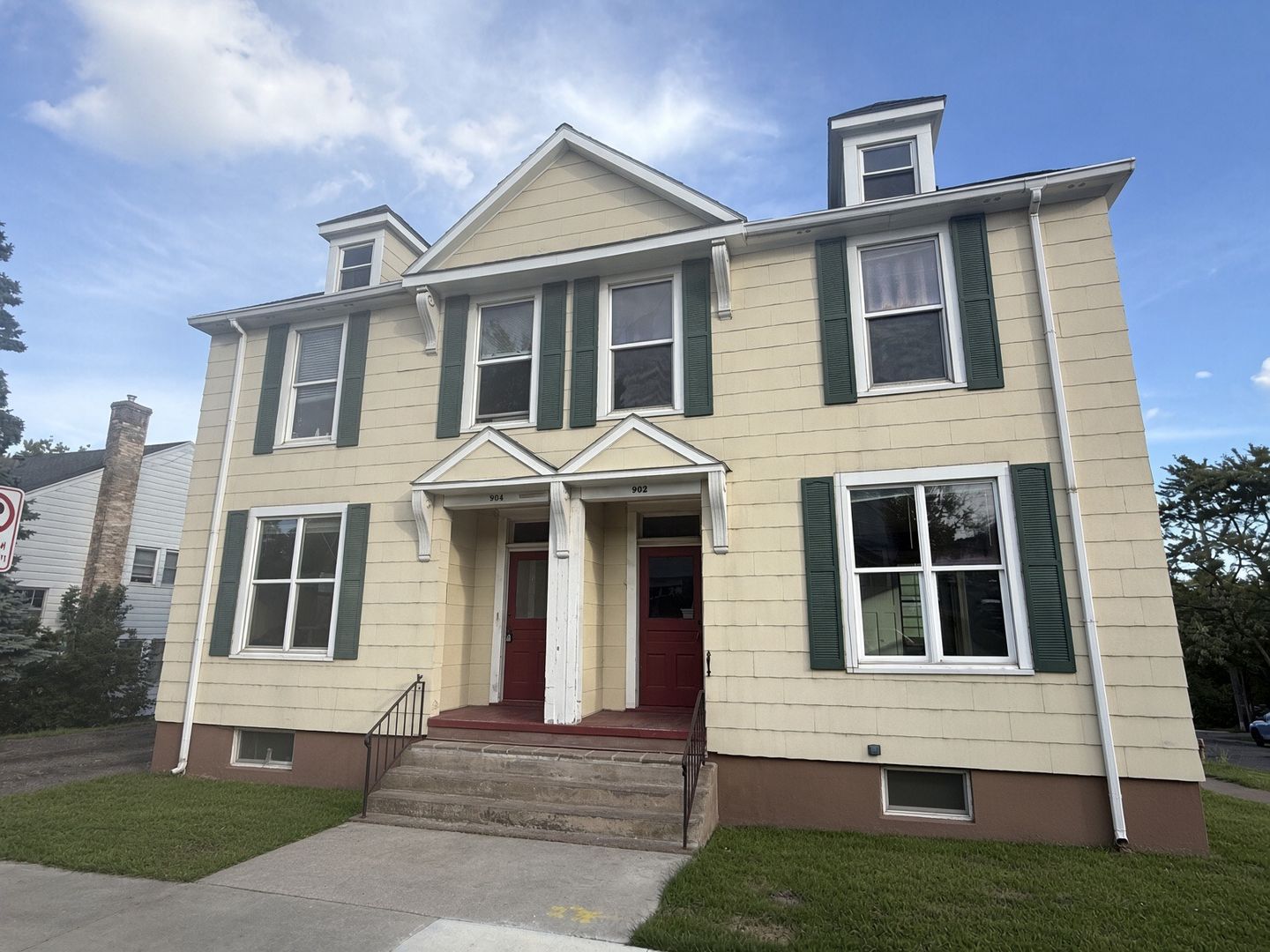 Duluth House: 902 East 4th St
