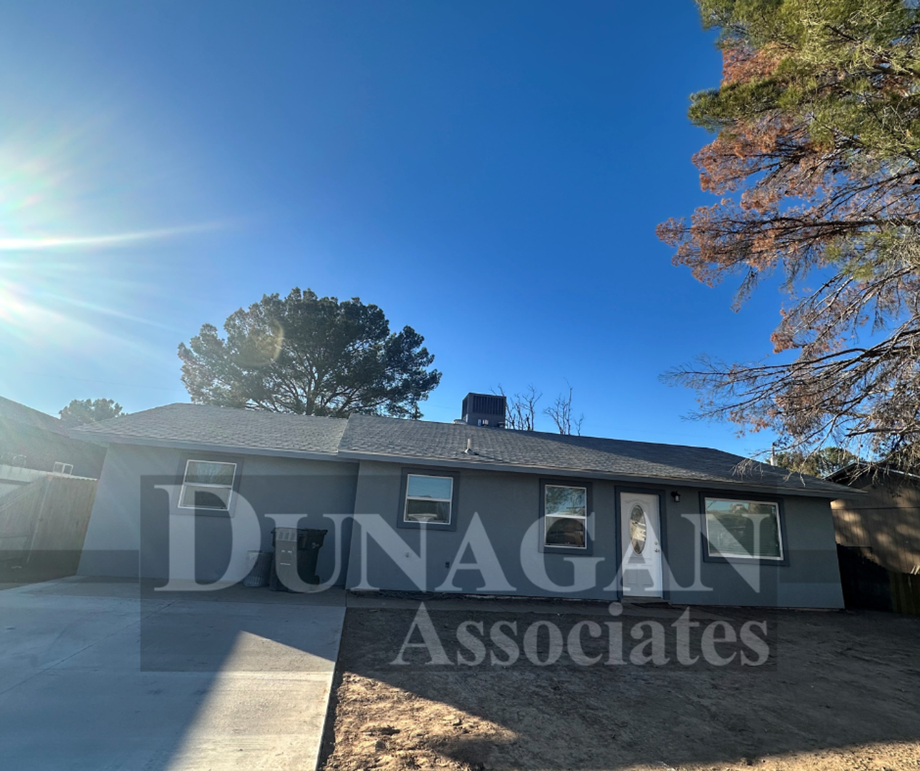 Carlsbad House: 4809 Adobe