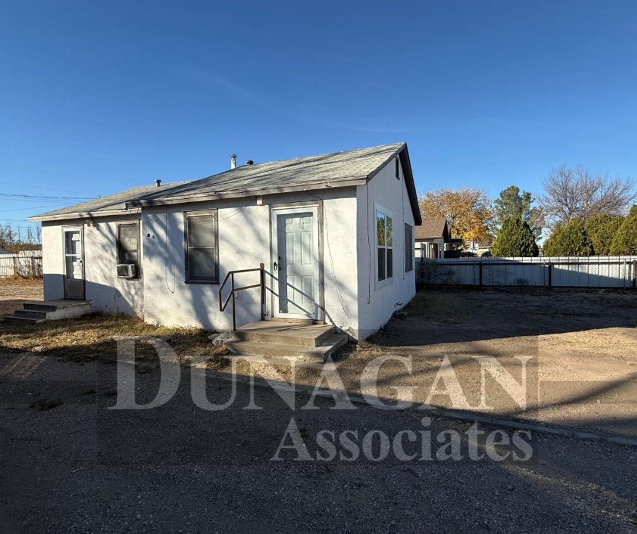 Carlsbad House: 1407 W. Fox St