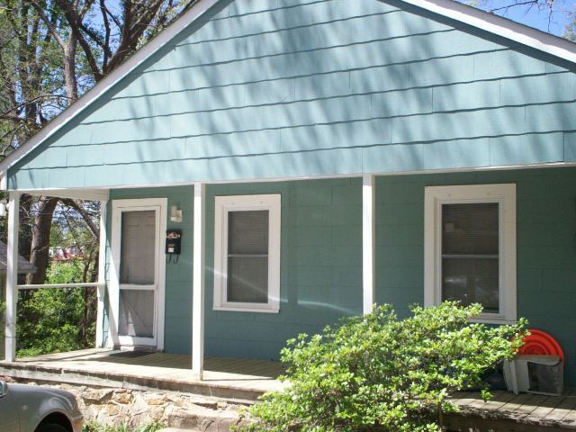 Chapel Hill House: 400 1/2 B McCauley Street