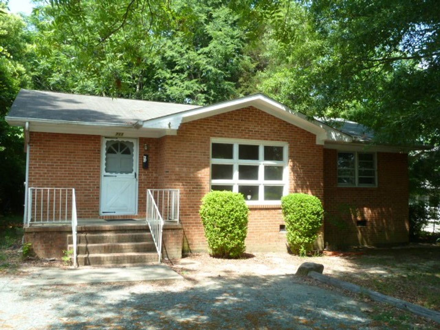 Chapel Hill House: 711 Church Street